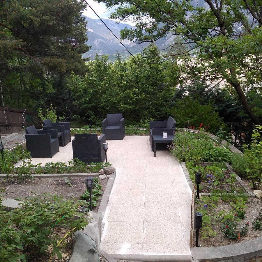 Le Petit Randonneur Bed & Breakfast Briançon Екстериор снимка
